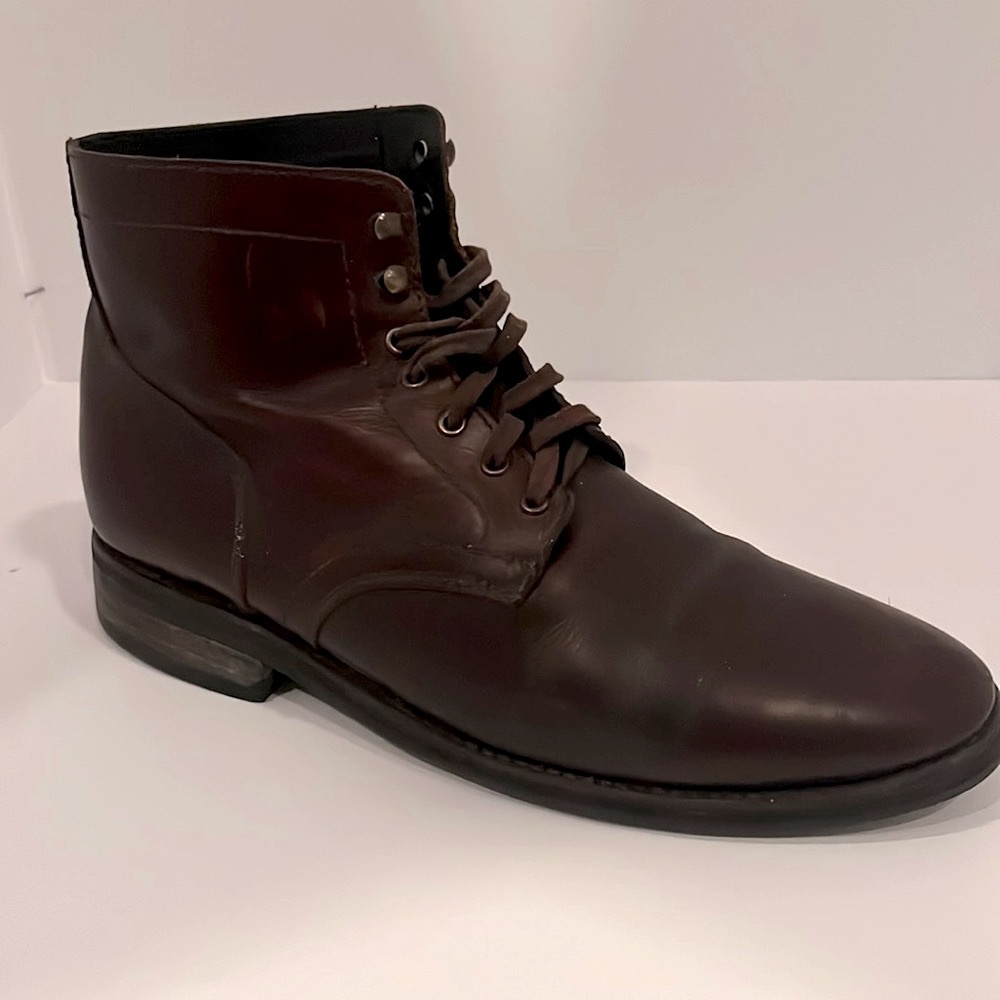 Thursday President boot